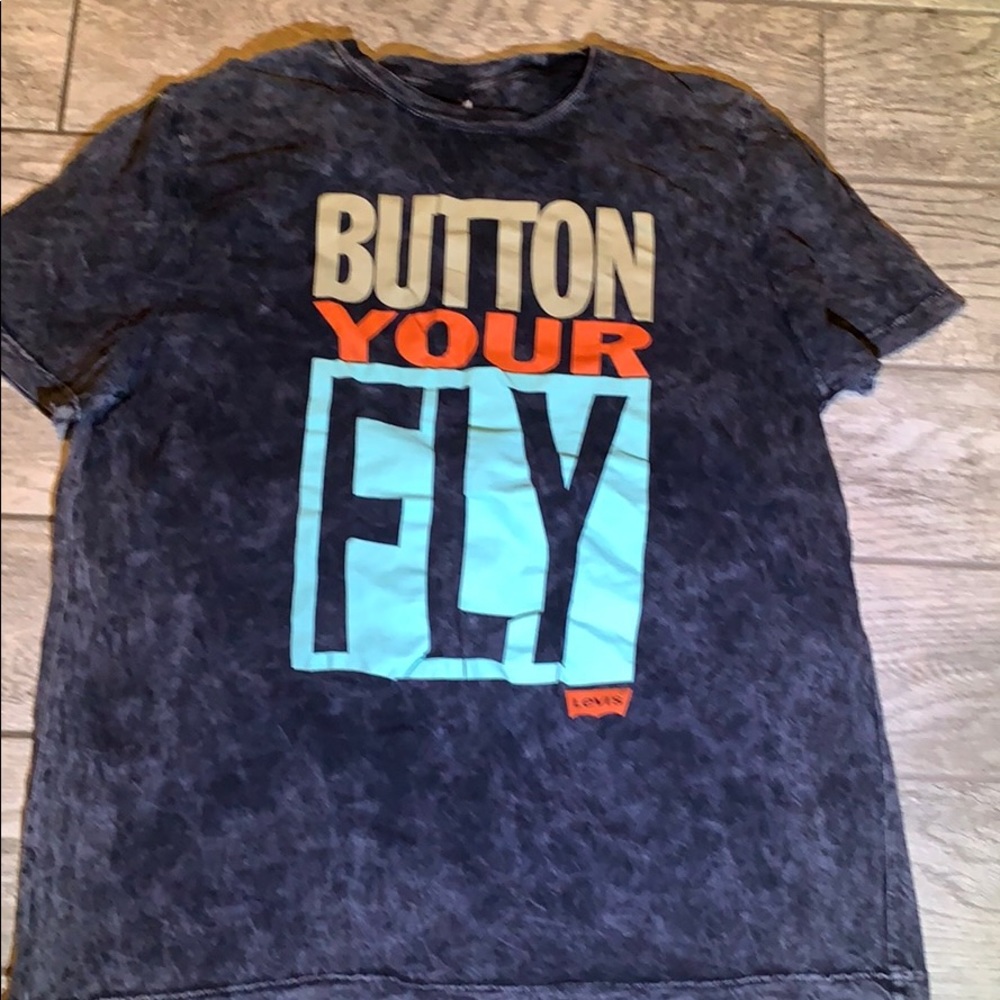 Men’s Levi’s “Button your fly” shirt